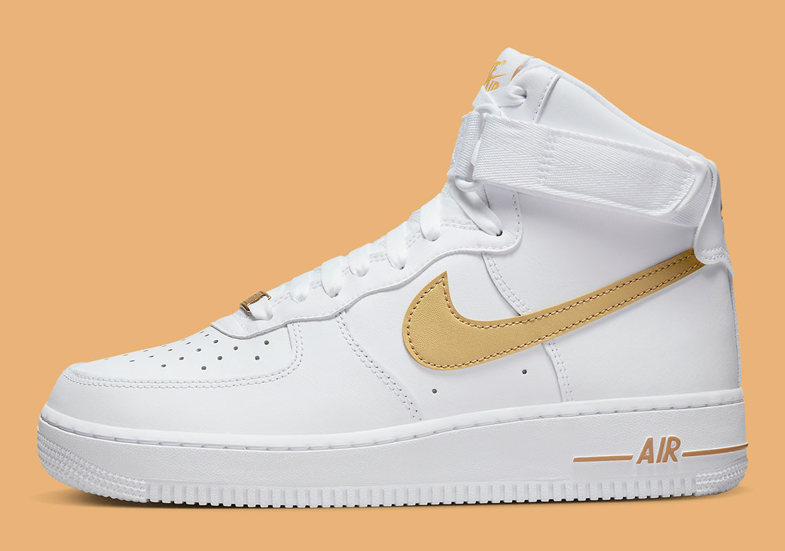 Nike Air Force 1 High Shoes (7.5) Womens White Metallic Gold DD9624-103  Sneakers