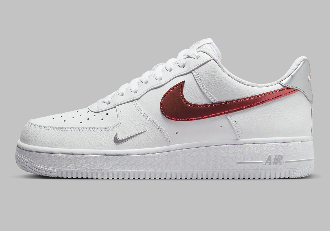 “Picante Red” Gradient Swooshes Animate This Simple Nike Air Force 1 Low