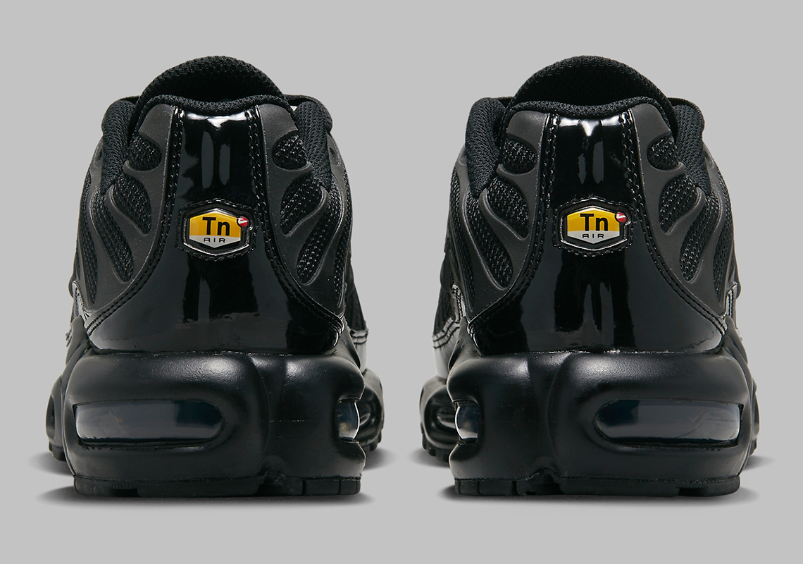 Nike Air Max Plus Triple Black Reflective Fb8479 001 1