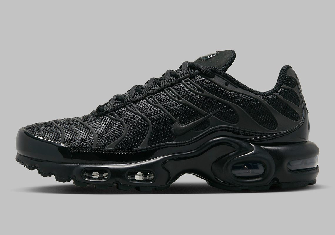 Immersion Accusation stone Nike Air Max Plus "Reflective Triple Black" FB8479-001 | SneakerNews.com