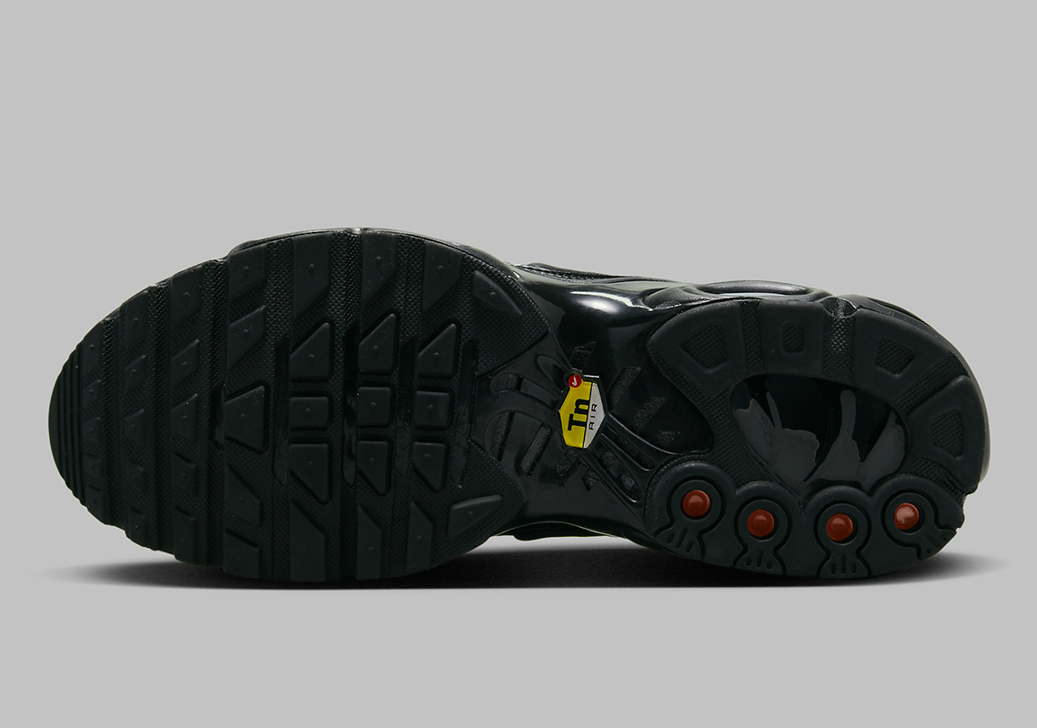 Fobia Escalera tarta Nike Air Max Plus "Reflective Triple Black" FB8479-001 | SneakerNews.com