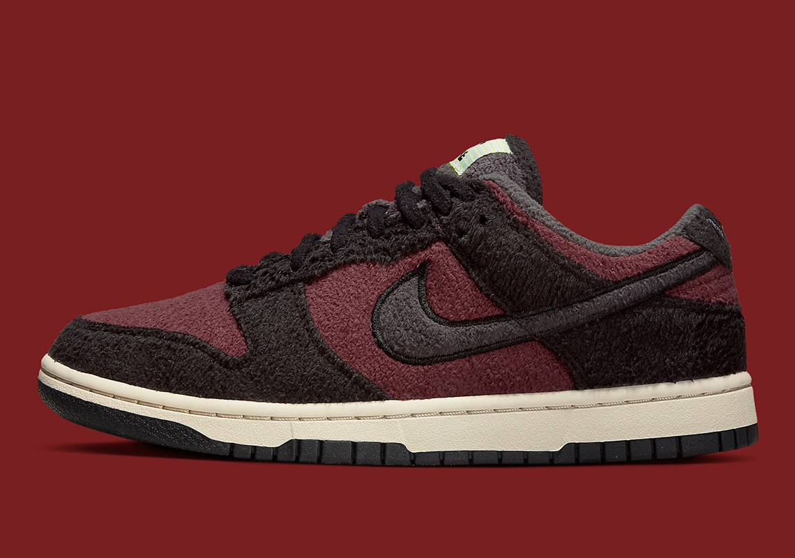 nike dunk low fleece black maroon DQ7579 600 4