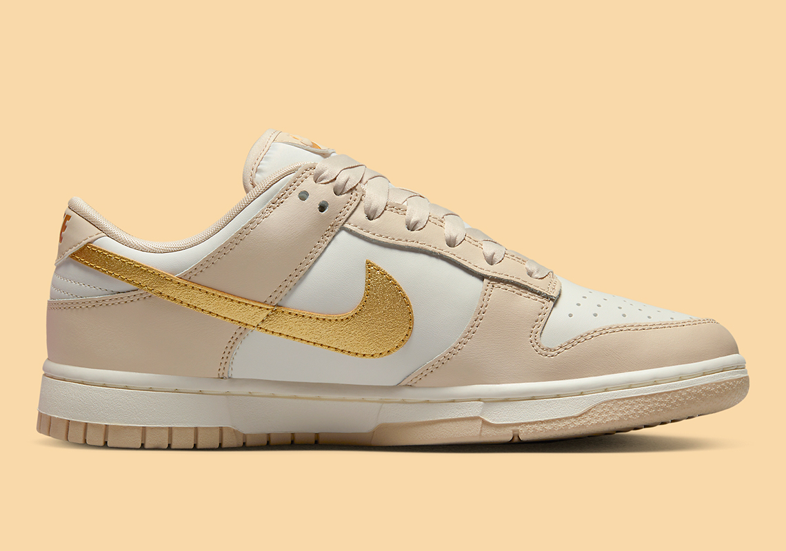 nike dunks gold