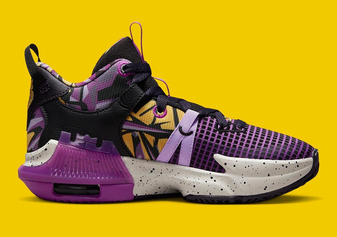 nike lebron lakers shoes