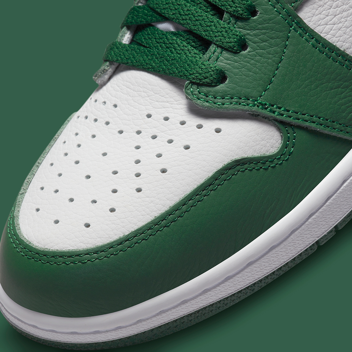 Sichern Sie sich den Air Jordan 1 Mid Mixed Textures Blue bei den besten Sneaker-Händlern der Welt Gorge Green Dz5485 303 5
