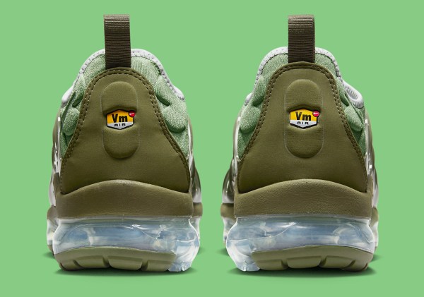 vapormax plus dark green