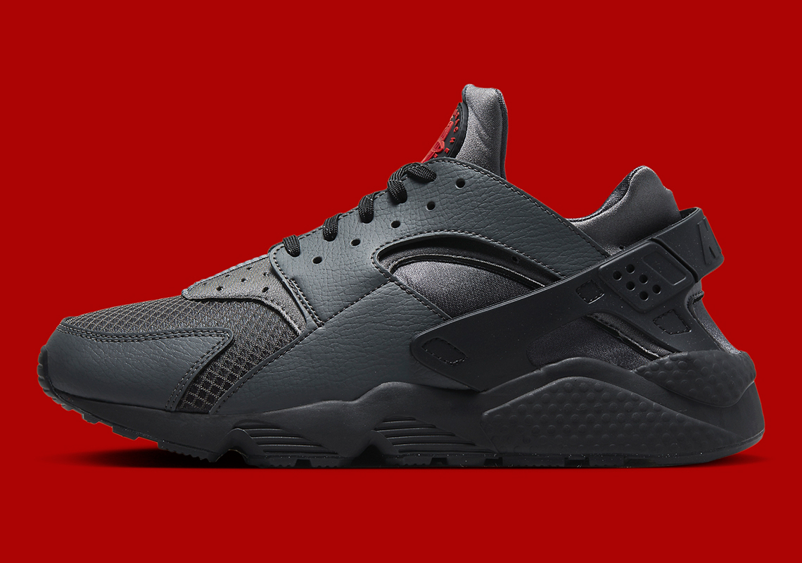 Nike huarache best sale black and red