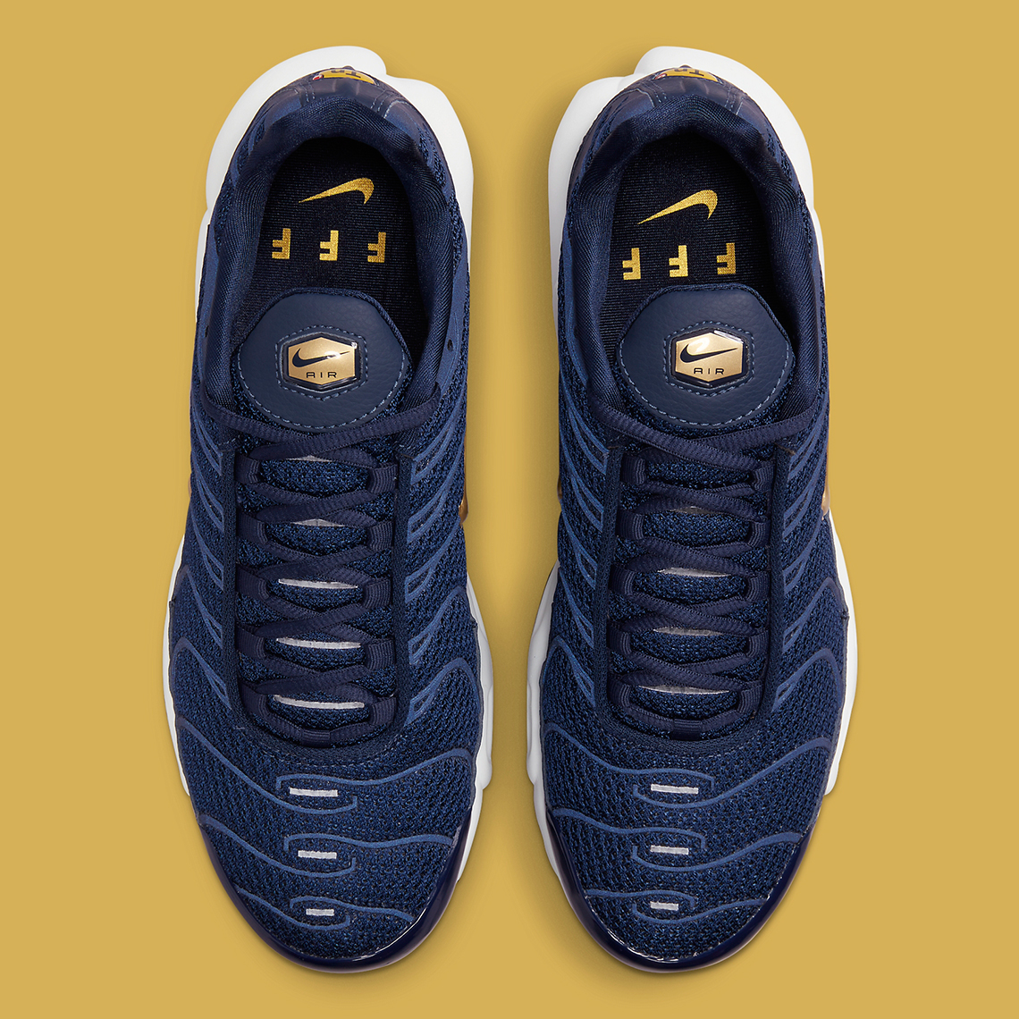 keten Verdrag ring Nike Air Max Plus "Nos Differences" FB3350-400 | SneakerNews.com