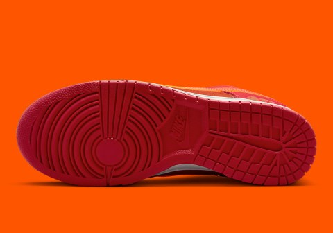 First Look Nike Dunk Low 