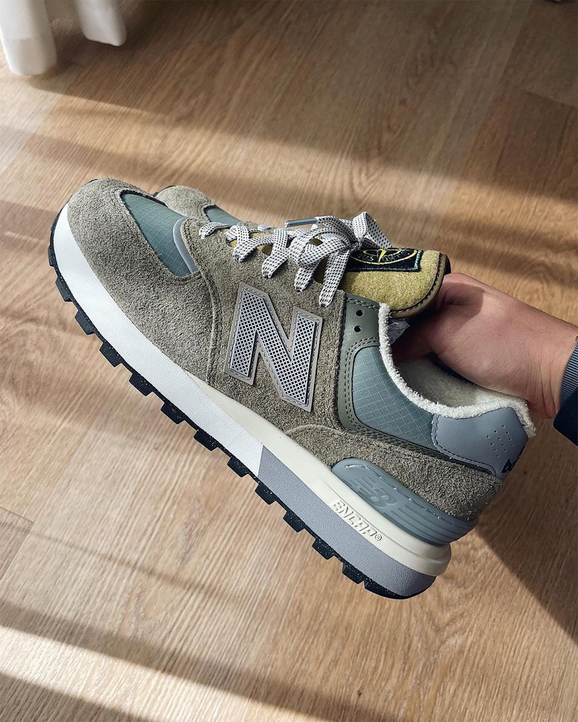 This New Balance 990v1 comes dressed in a hue similar to the