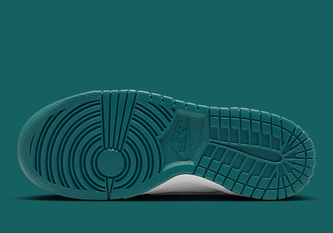 A Stealthy Air Max 90 Terrascape With Semi-Translucent Sole Units Gs White Teal Fd9911 101 