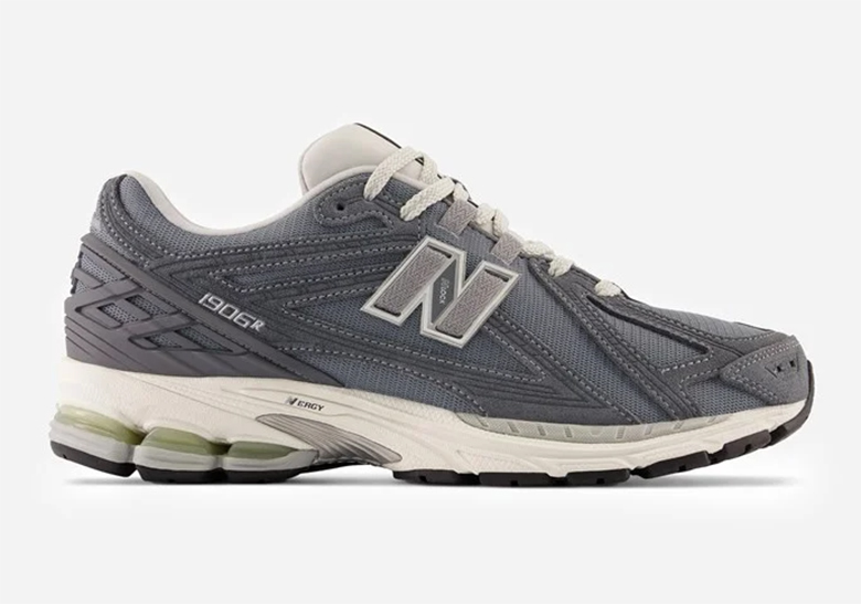 The New Balance Homme Rugged en Gris Noir Has A Penchant For Greyscale Looks