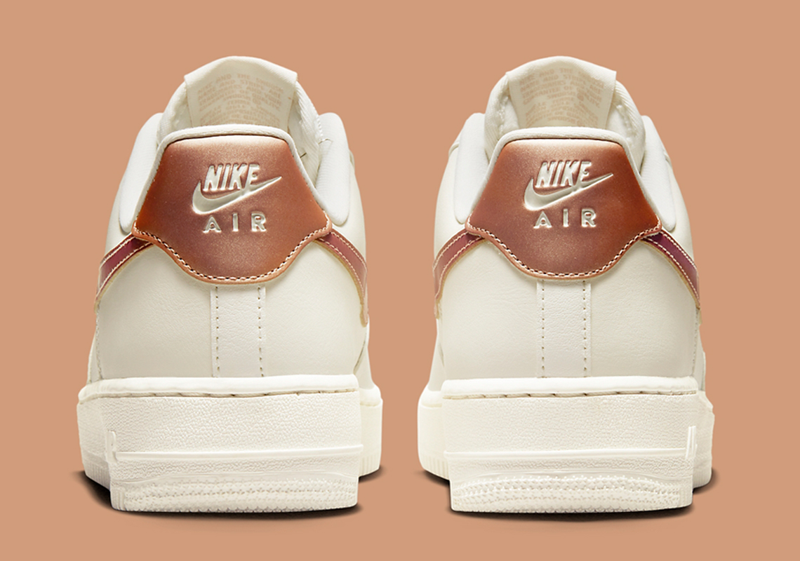 Nike air force 1 rose 2024 gold tick