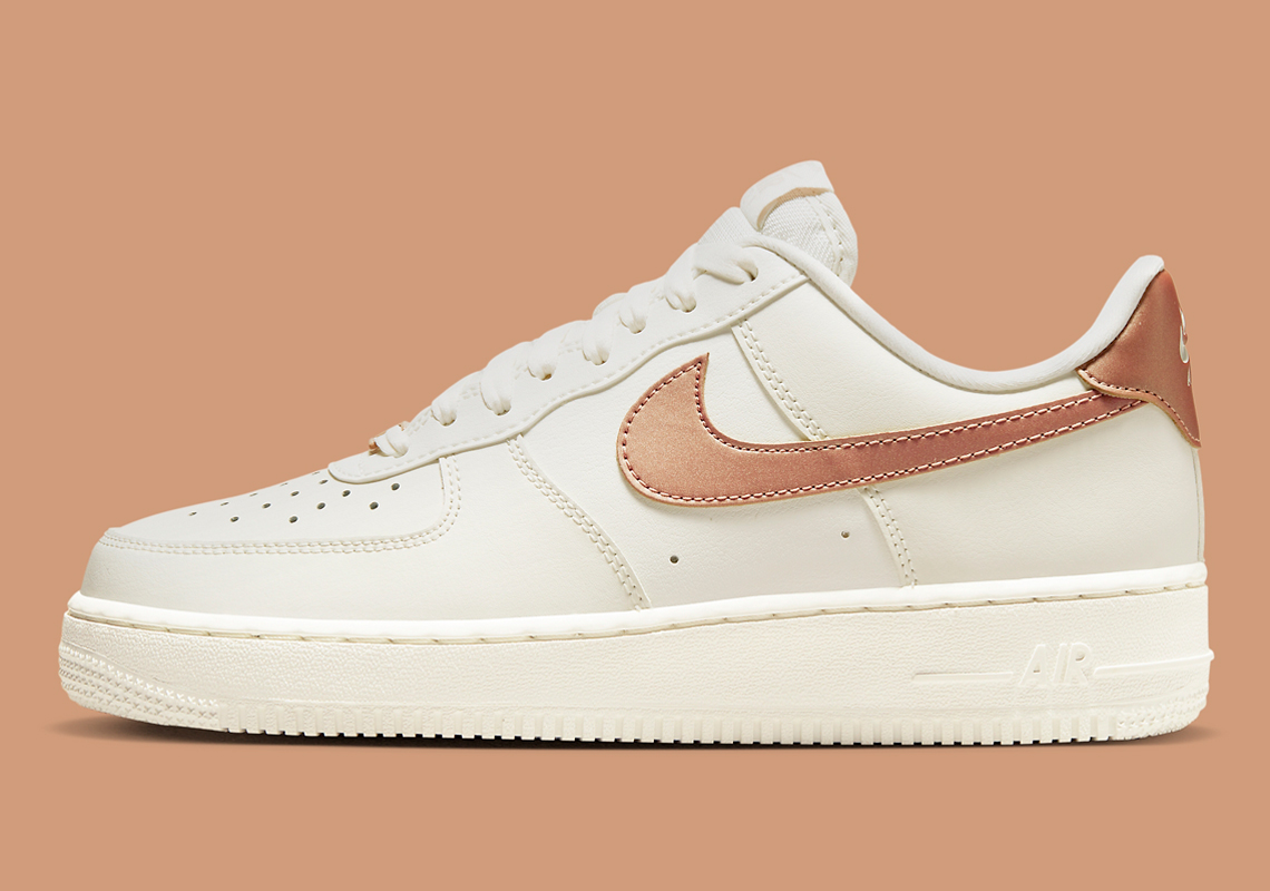 auxiliary snow White confess Nike Air Force 1 WMNS "Metallic Red Bronze" DD8959-109 | SneakerNews.com