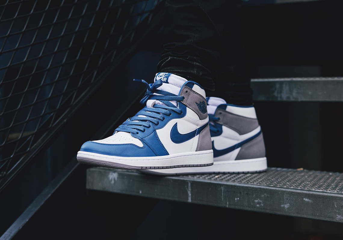 Air Jordan 1 True Blue Photos 3