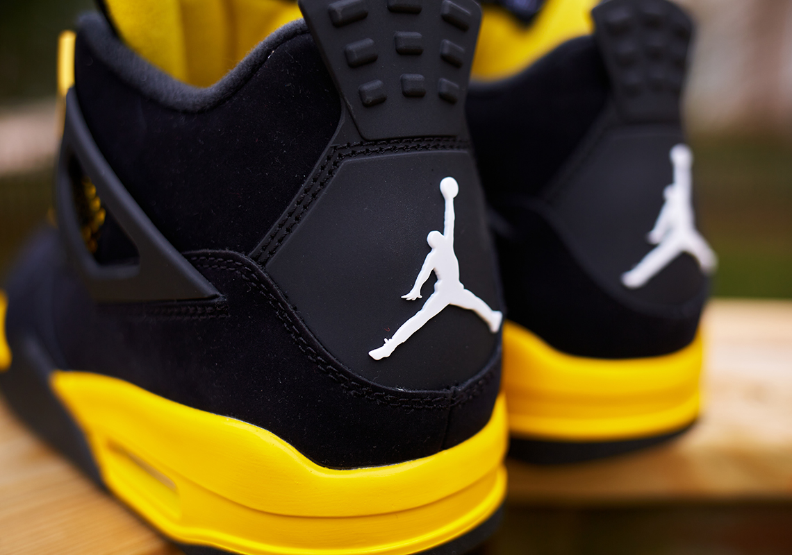 Air Jordan 4 Thunder Photos 1