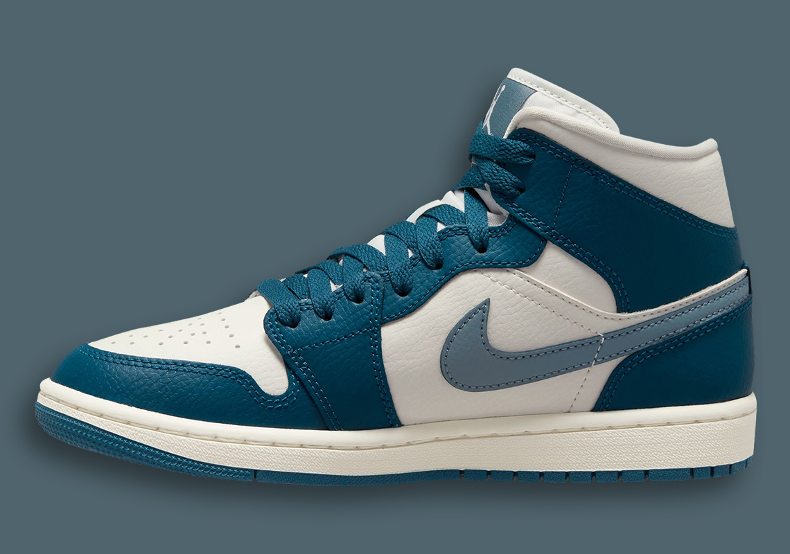 Women's Air Jordan 1 Mid White/Blue BQ6472-414