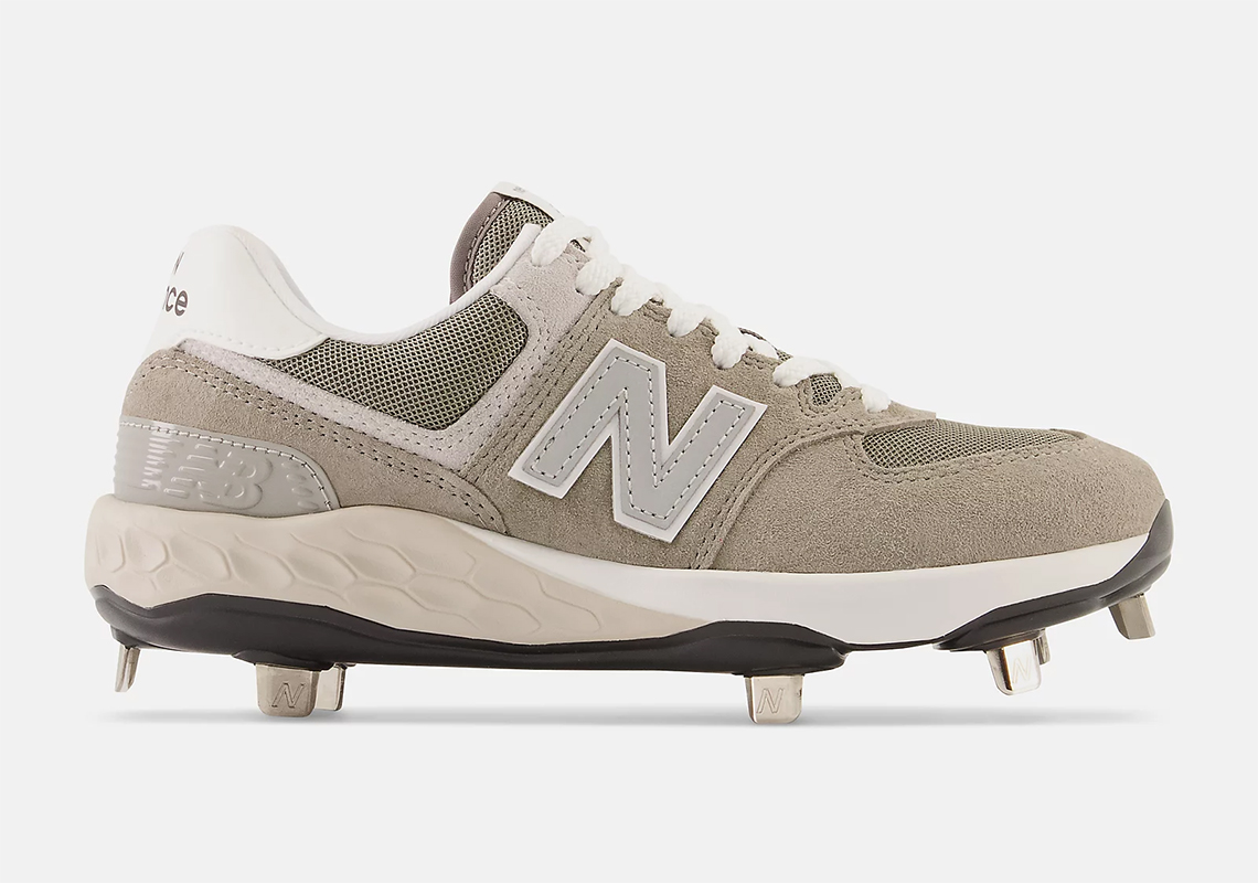 Shohei Ohtani Wears New Balance 9060 at Spring Training - Sports