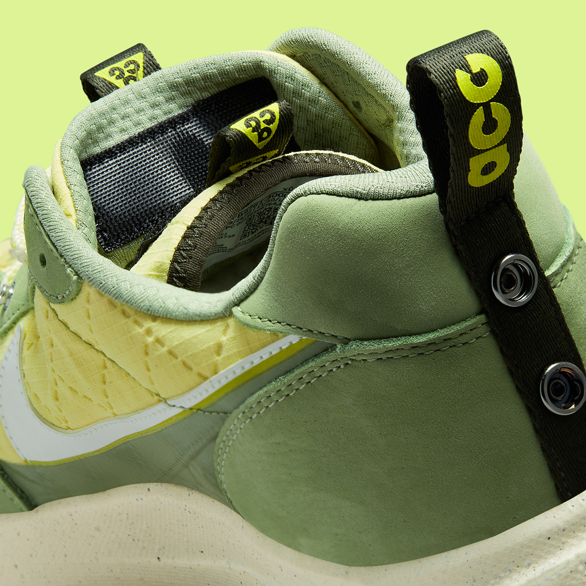 Nike ACG Lowcate Green Stow Pocket