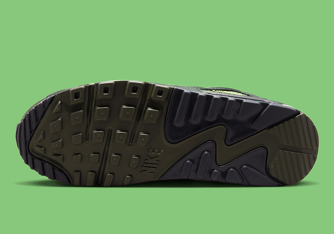 Sequoia & Medium Olive Land On The Nike Air Max 90 Ultra Mid