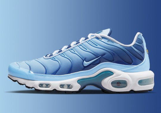 "University Blue Gradient" Washes Over The Nike Air Max Plus