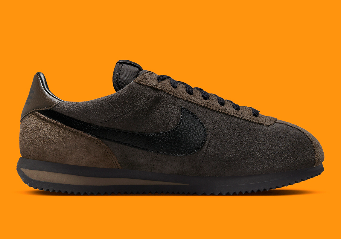 Black velvet hotsell nike cortez