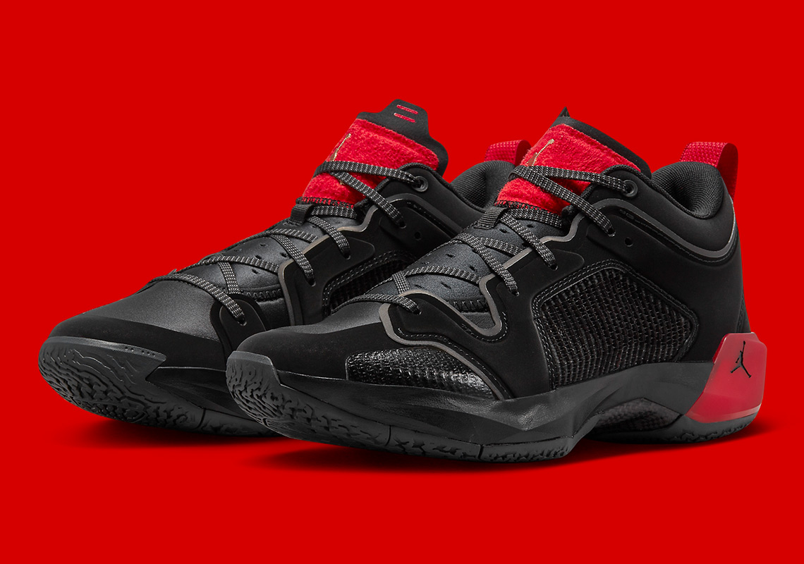 The Air NIKE jordan 37 Low Delivers Its Own “Bred” Colorway