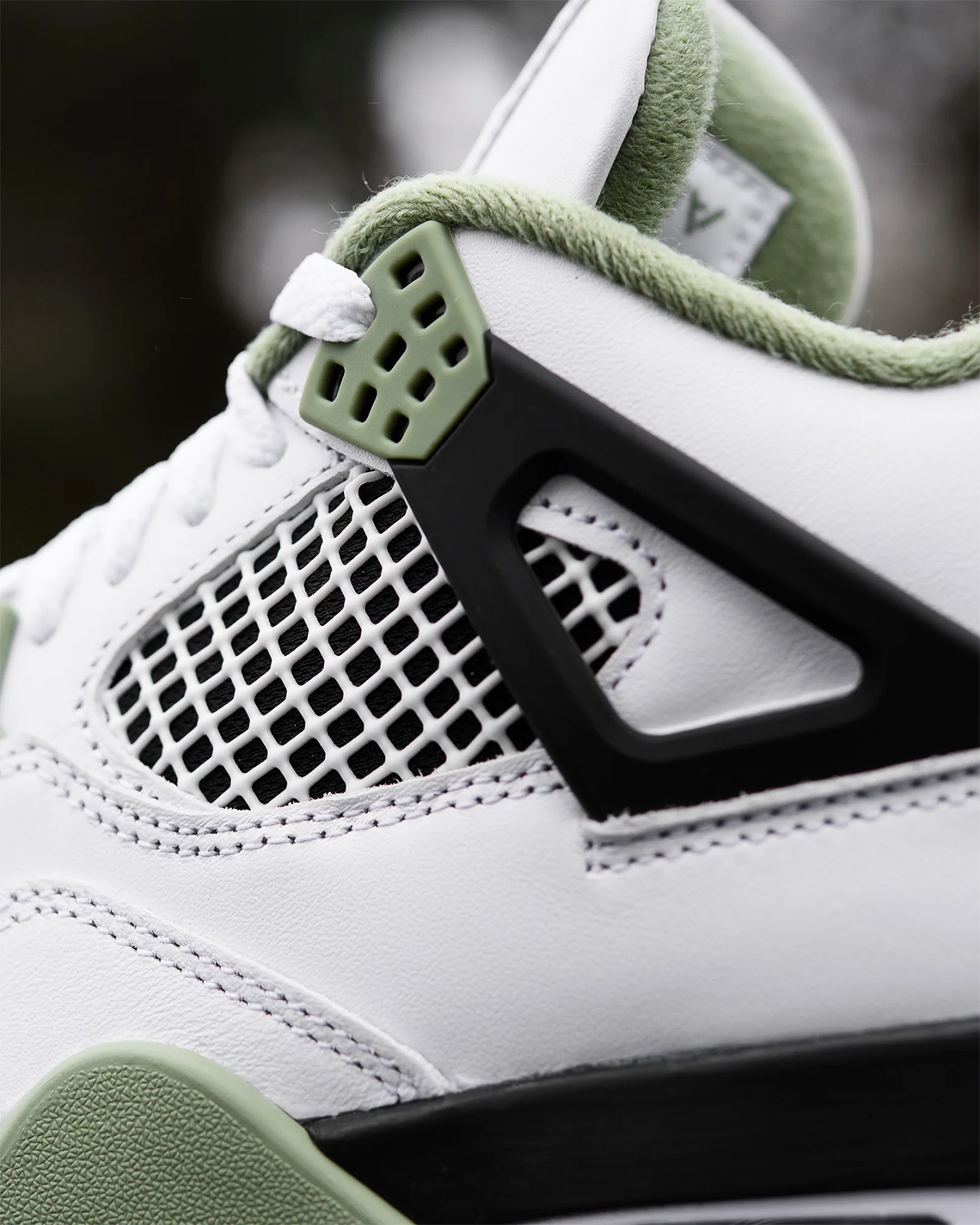 Wmns Air Jordan 4 Retro 'Oil Green' 8