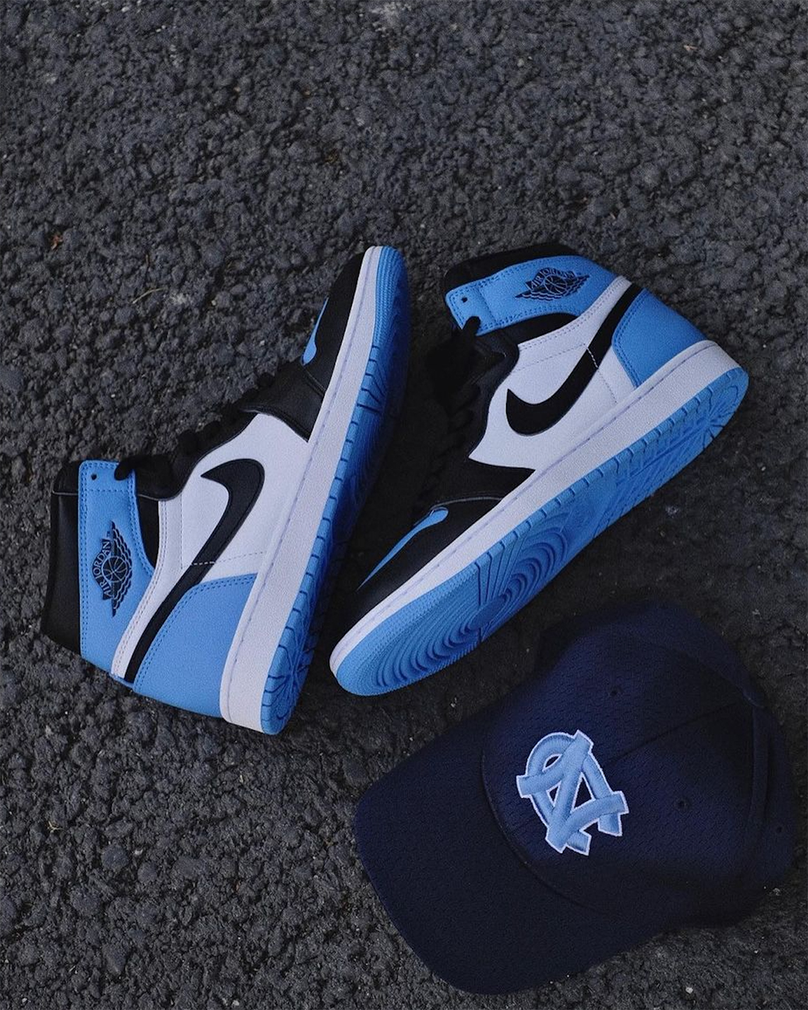 Air Jordan 1 High OG University Blue •