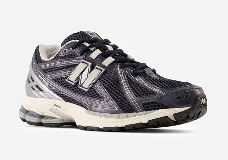 New balance black on sale silver