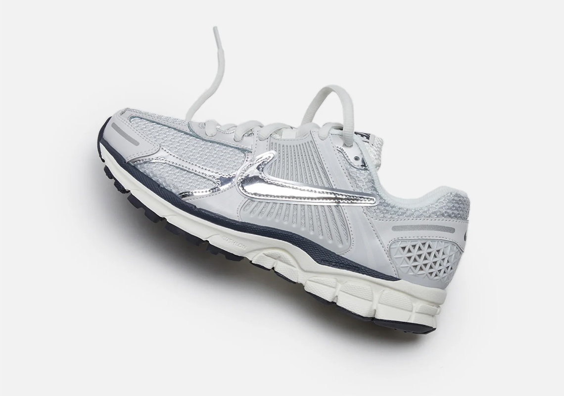 Women's Zoom Vomero 5 'Photon Dust and Metallic Silver' (FD0884-025)  Release Date. Nike SNKRS