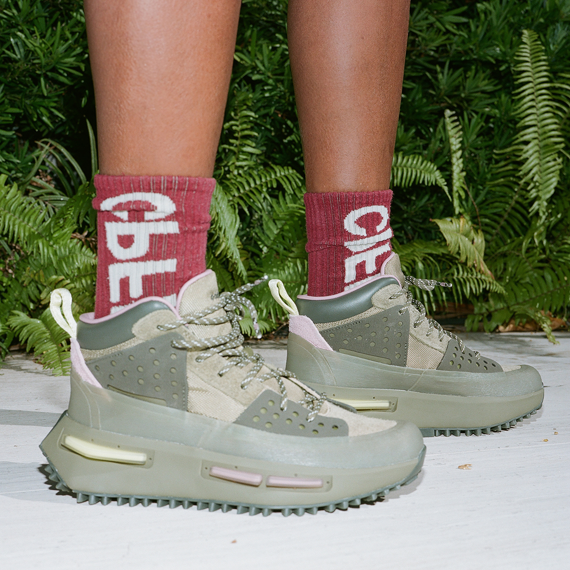 Olive green store pharrell adidas