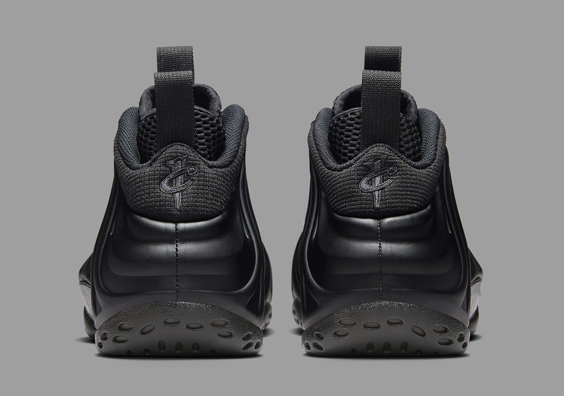 Nike year Air Foamposite Anthracite FD5855 001 5