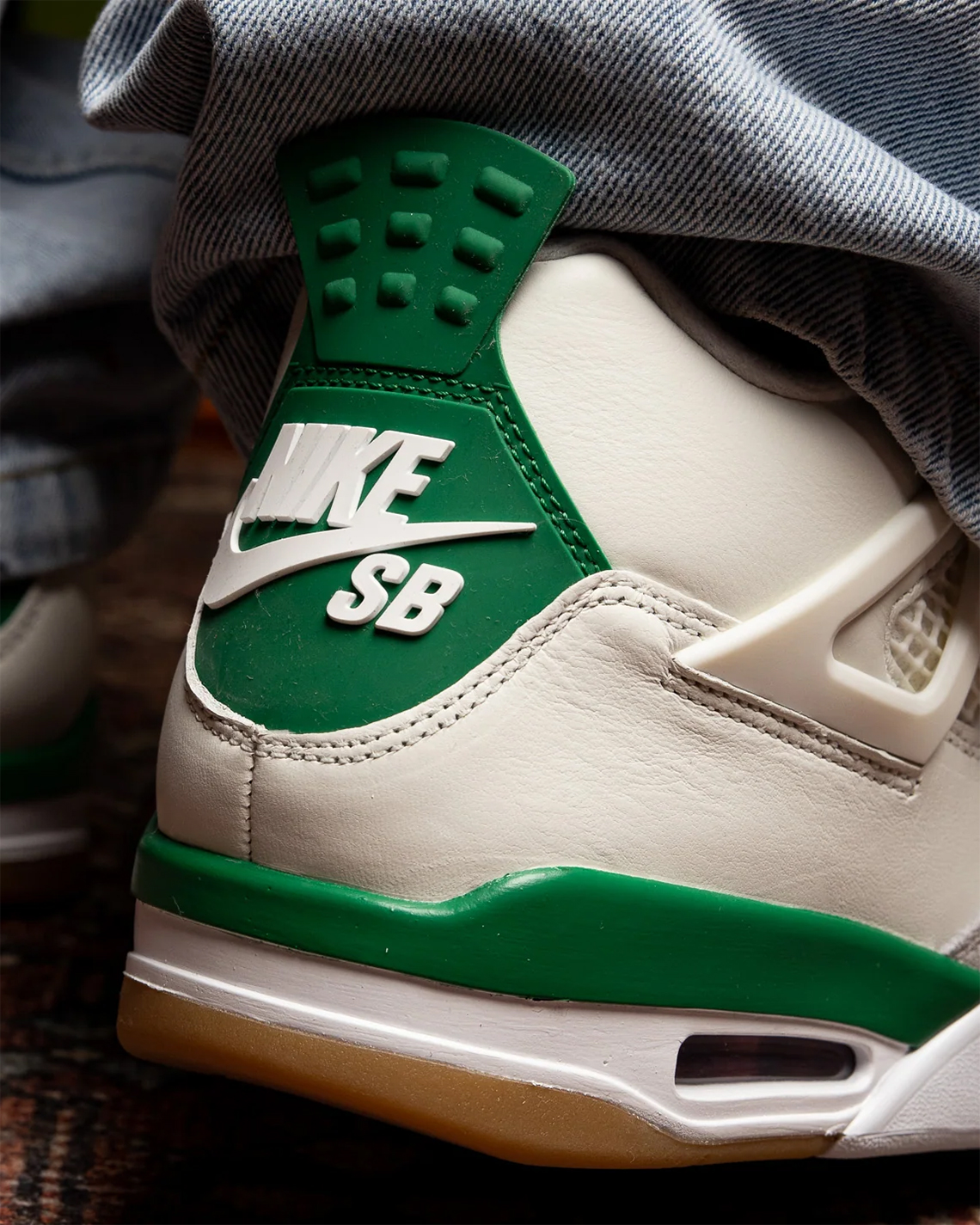 The Nike SB x Air Jordan 4 'Pine Green' is a basketball legend