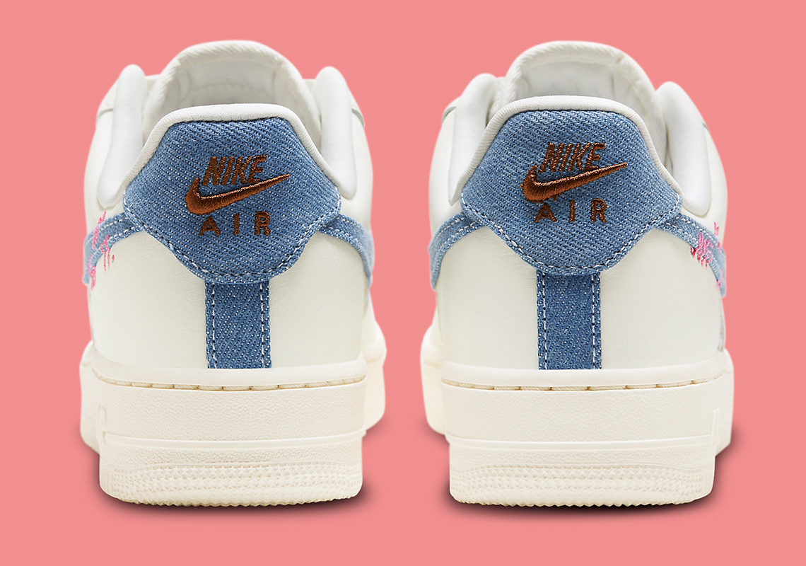 Nike Wmns Air Force 1 Low 07 LX Denim Swoosh Boucle