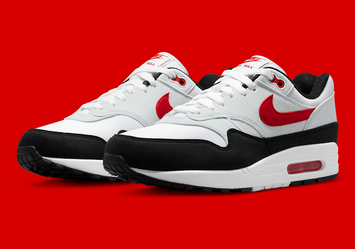 Nike air max red hotsell and white