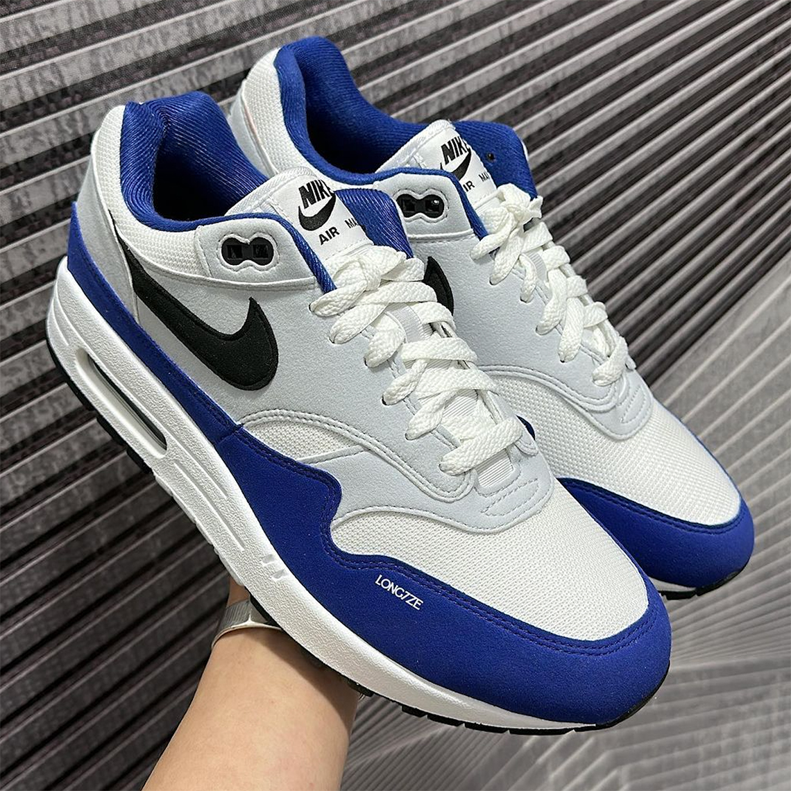 Deep royal blue air sale max 72