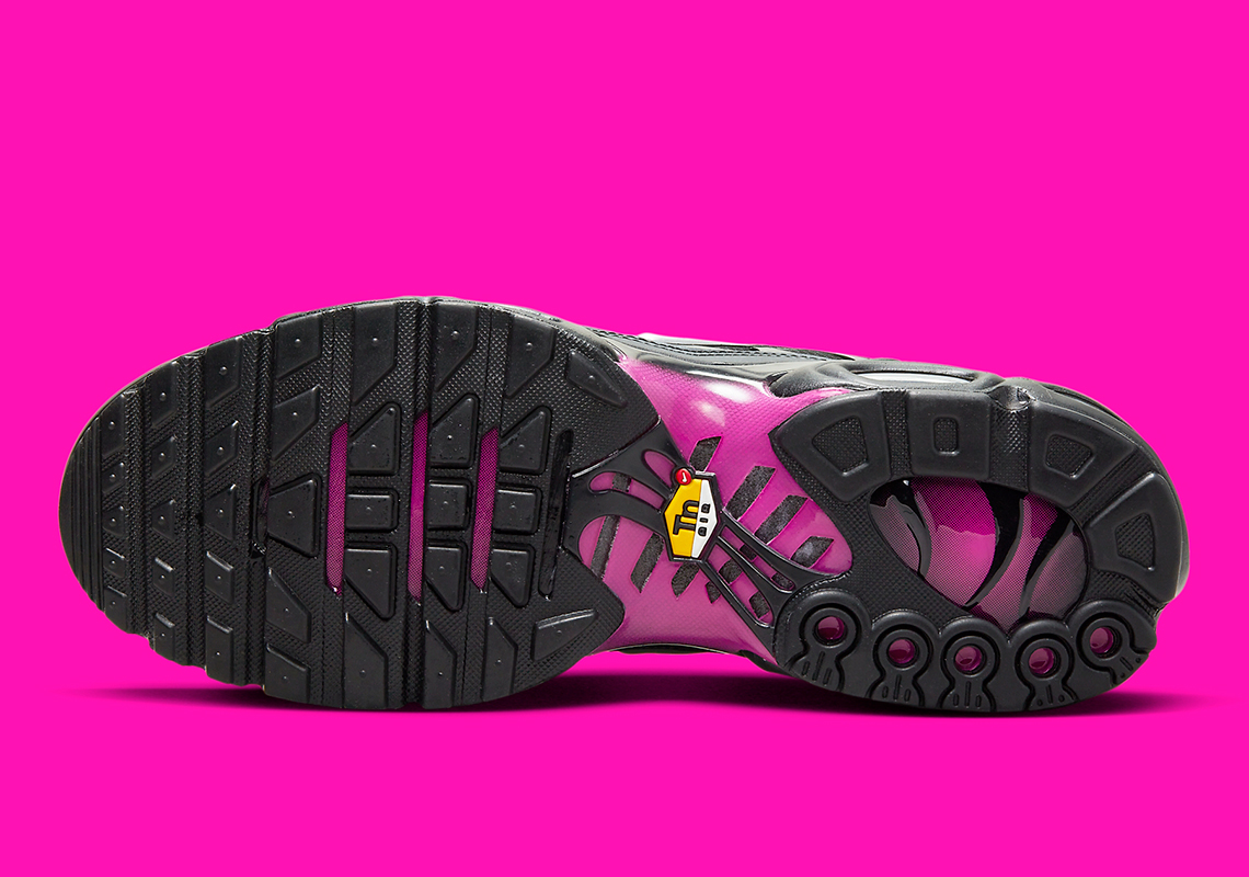 Nike air max plus sale tn pink and black