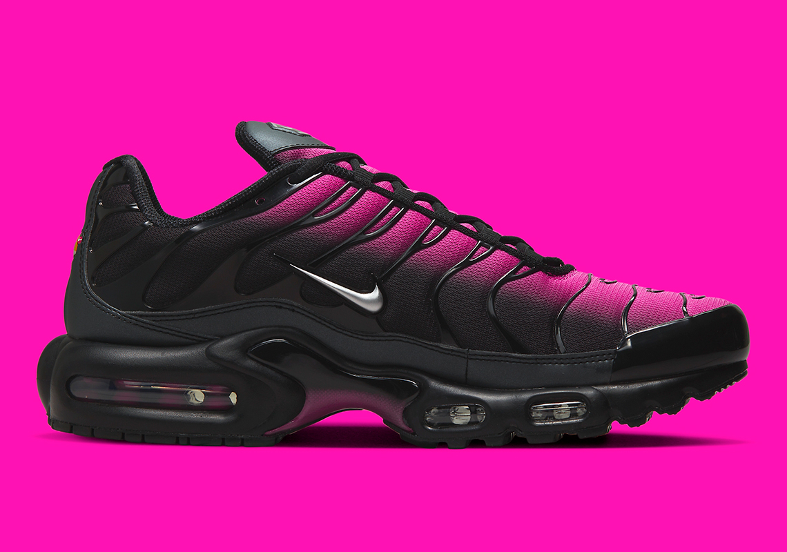 Nike air max plus womens black and clearance pink