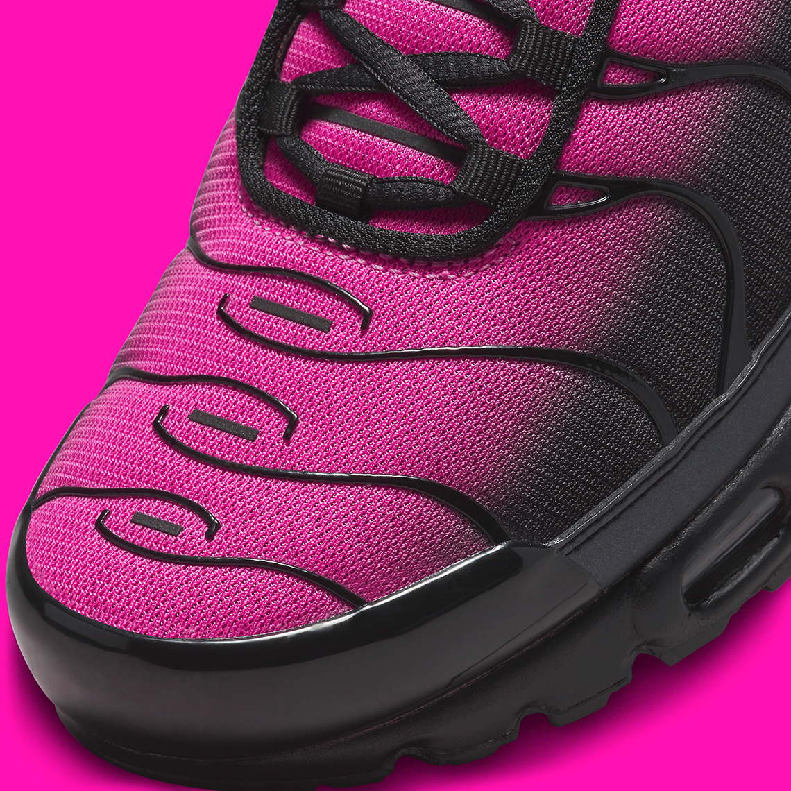 Nike air max hotsell plus pink and black