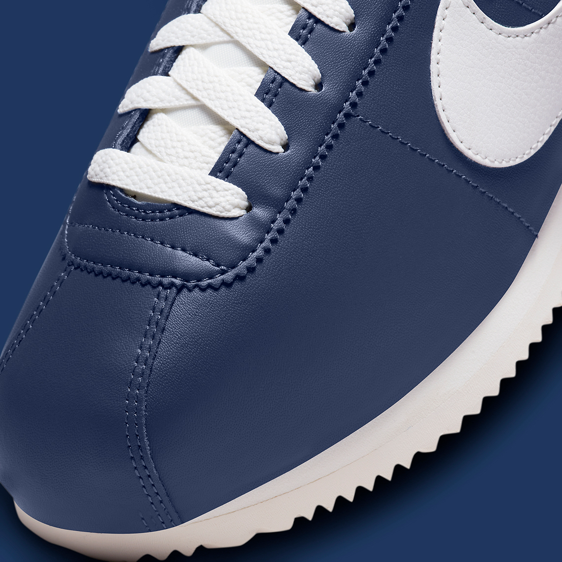 Navy hotsell cortez shoes