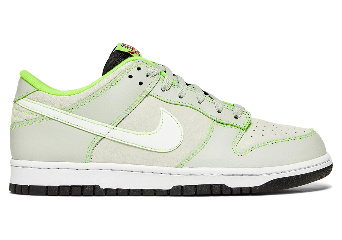 The latest Nike Dunk High to hit retailers sports a nice Midnight Oregon Pe Fq7260 001 5