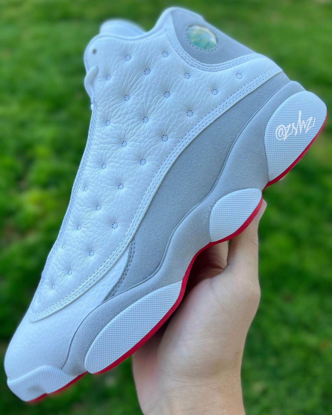 Jordan 13 best sale red bottom