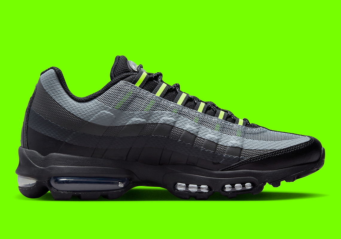 NIKE Air Max 95 Ultra Fd0662 Baskets de course pour homme, Noir Volt Blanc  002, 40.5 EU : : Mode