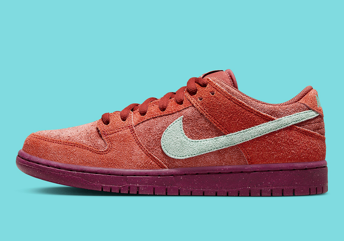 Nike SB Dunk Low Mystic Red