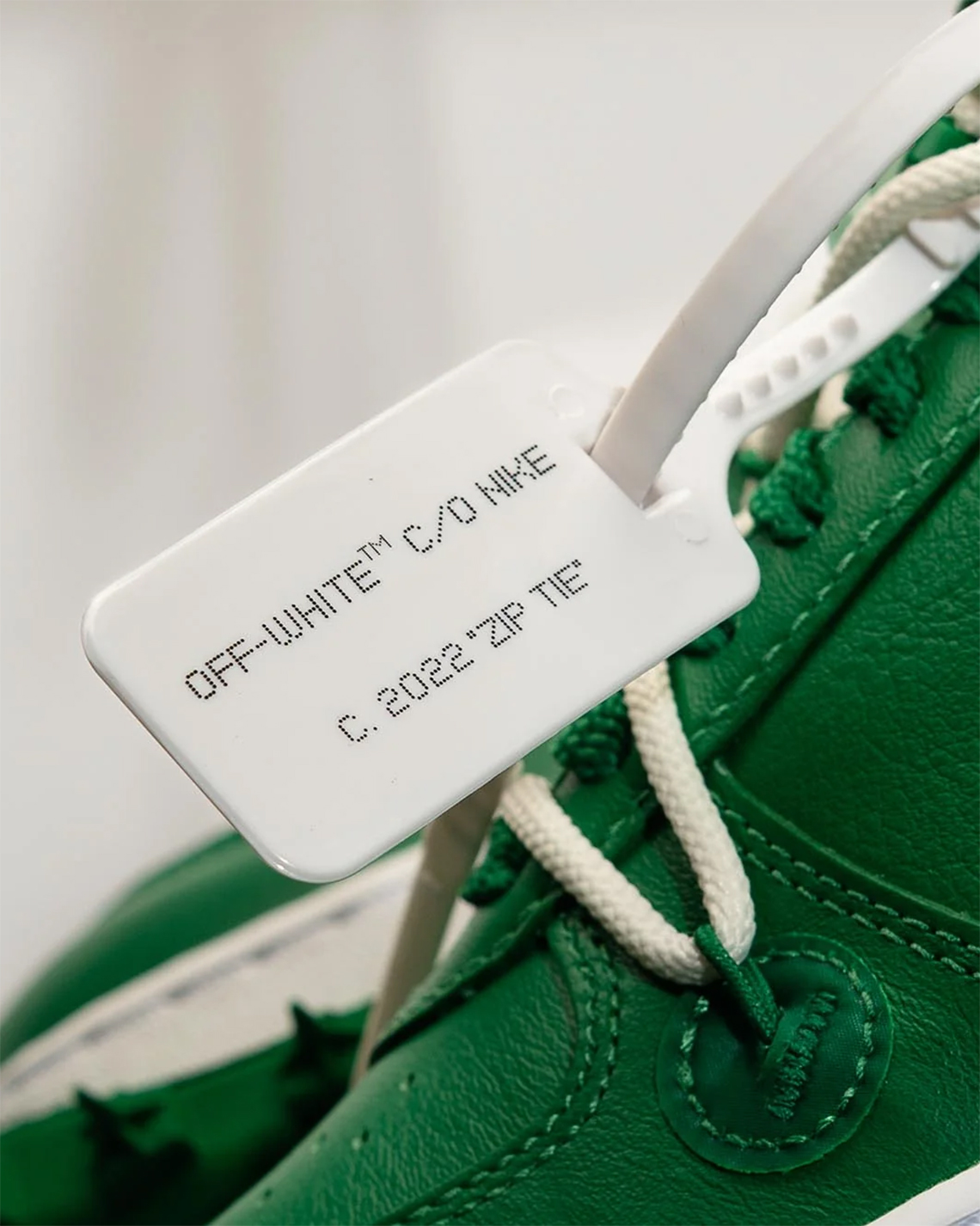 Nike AF1 Mid Pine Green c/o Off-White™ in green