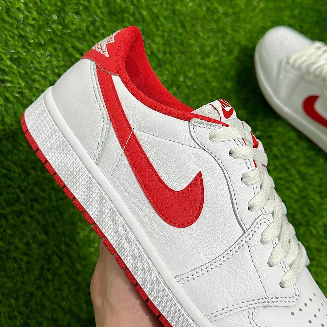 Jordan 1 low cut on sale red