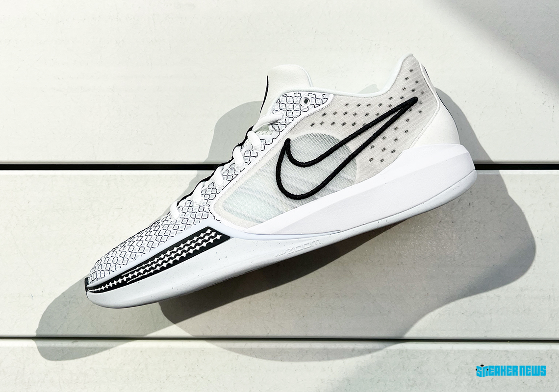 nike sabrina 1 magnetic white black 1