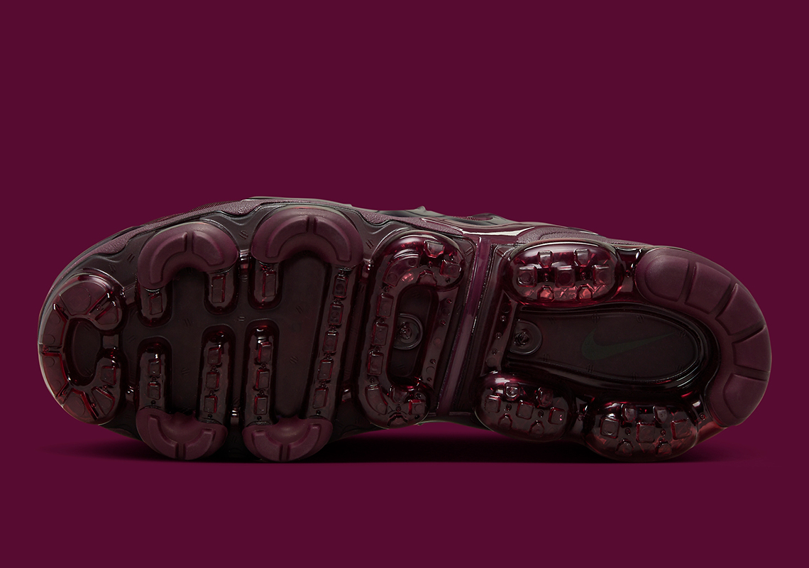 Nike Vapormax Plus Burgundy FN6850-681 Release Date