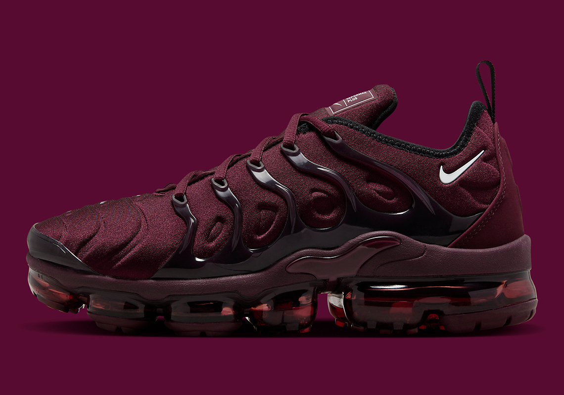 Nike air max shop plus burgundy womens